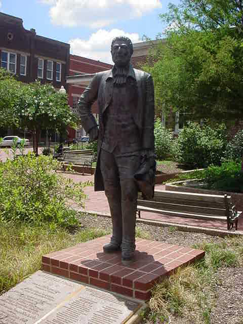 GilYBarbo Statue in Downtown Nacogdoches